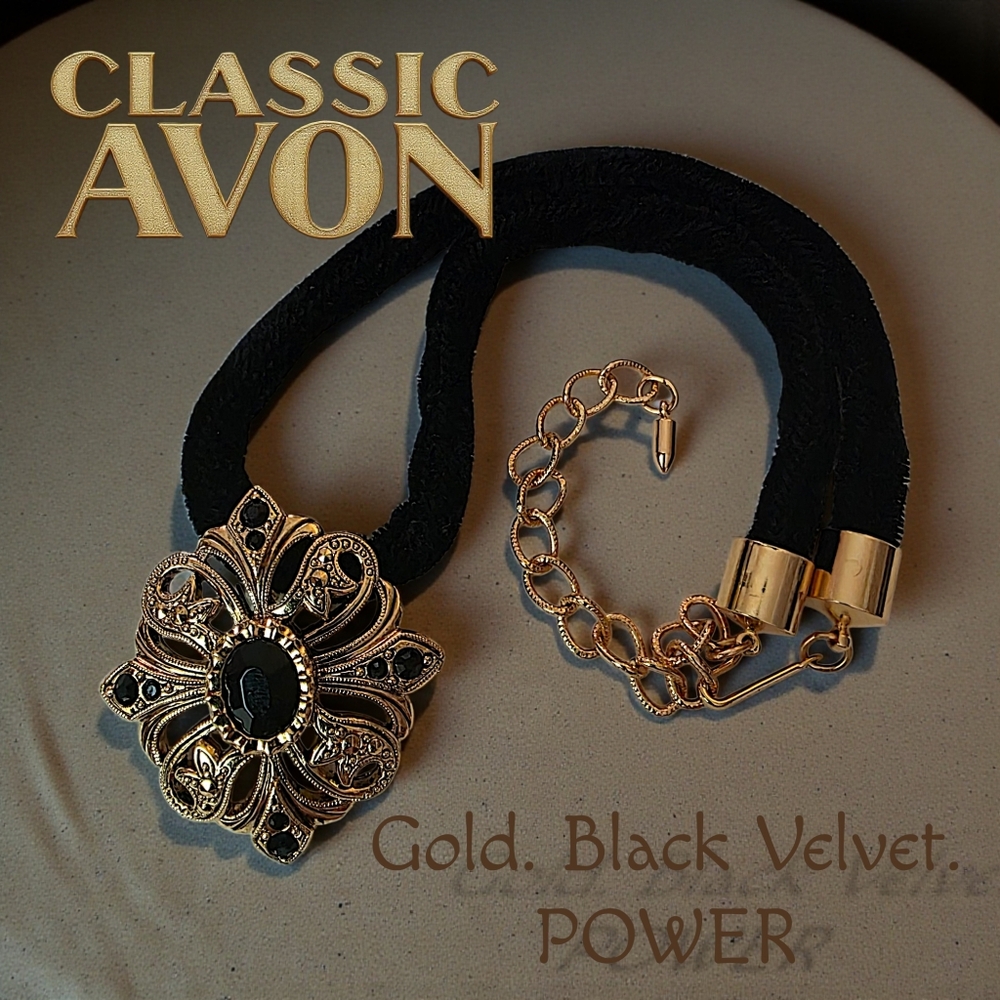 Vintage Avon Renaissance Choker Necklace – Black Velvet & Gold Tone (1990s)